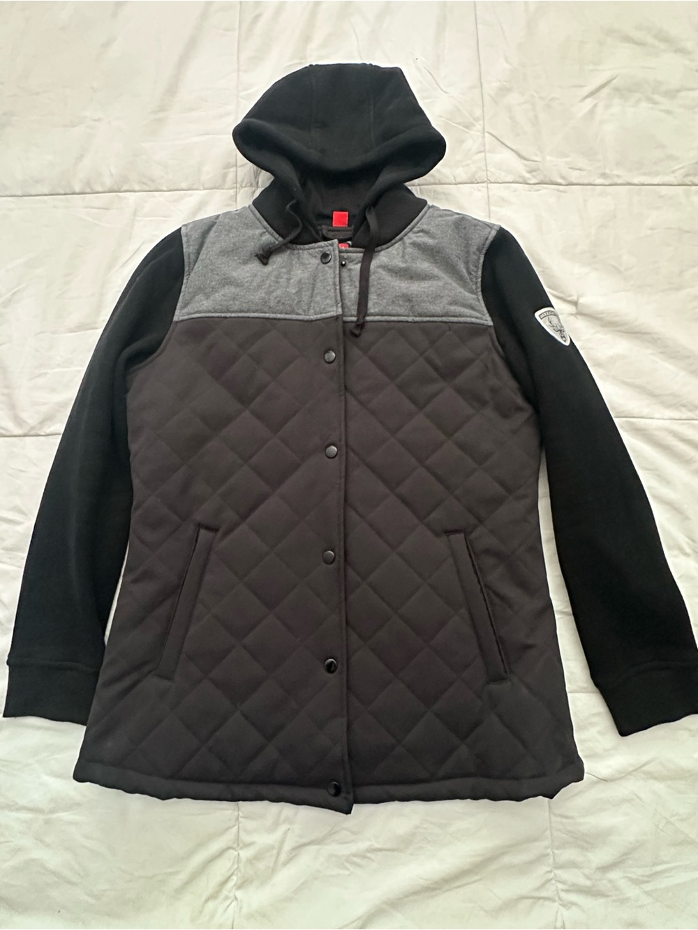686 Women's Quilted Hooded Snowboarding Jacket in Black and Gray